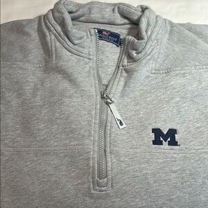 U Michigan Vineyard Vines Gray 1/4 Zip Block M Athletic Wear Like New. XL